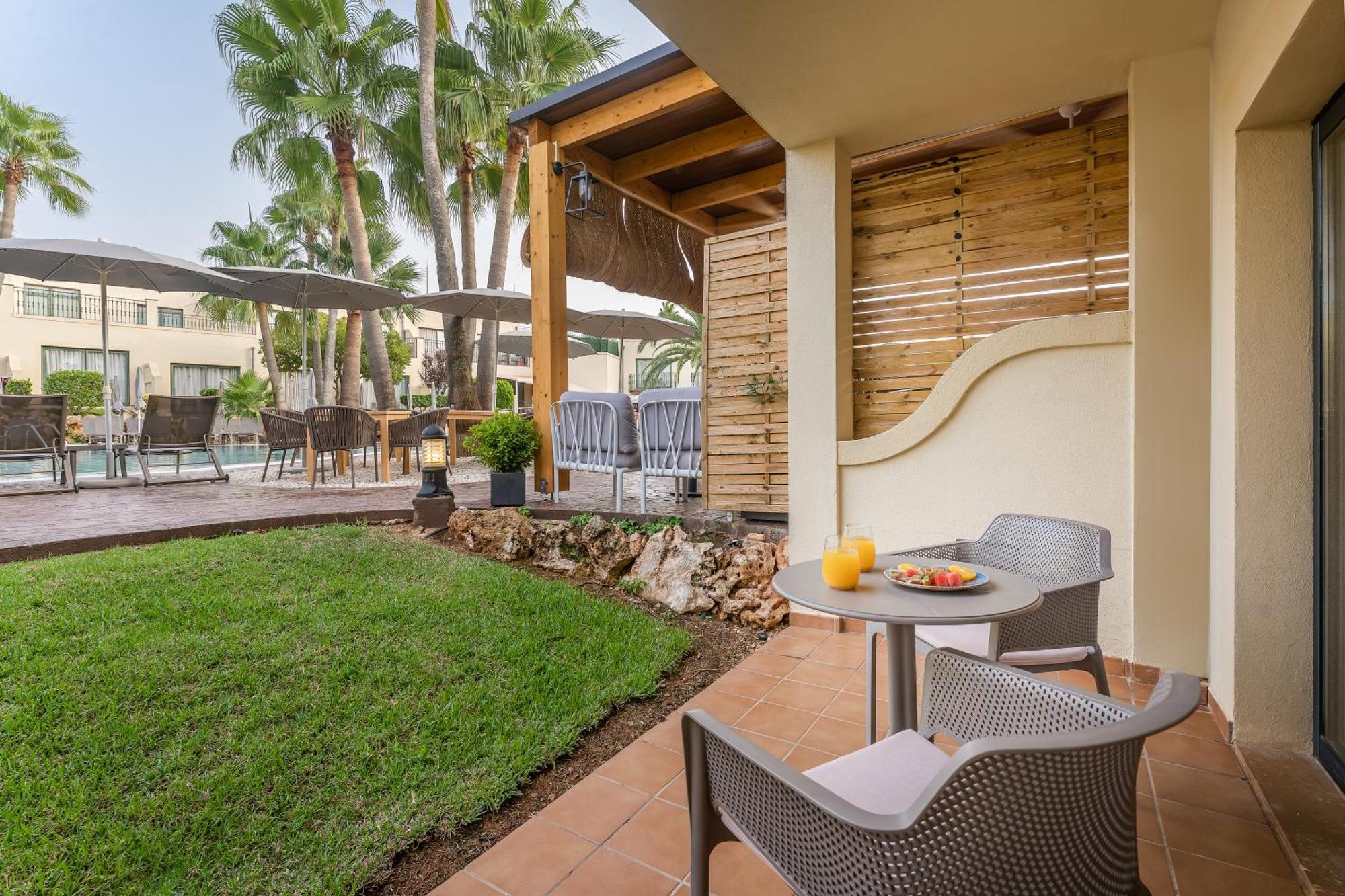 Double or Twin Room Pool View